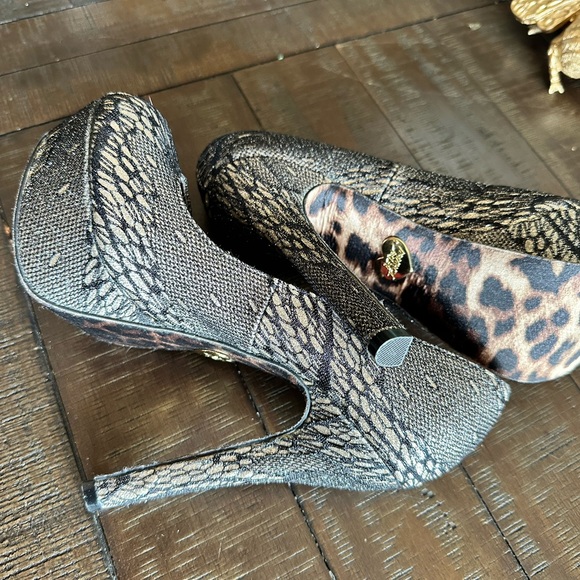 Betsy Johnson platform heels. Size 6 new! - Picture 2 of 6